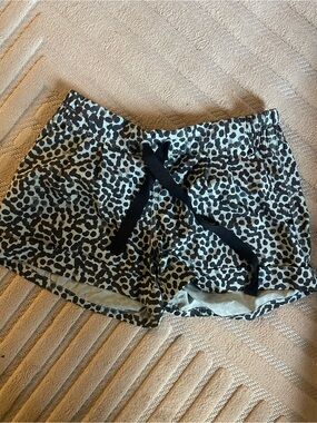 Lululemon Spring Breakaway Short-blue and black leopard. Excellent condition.